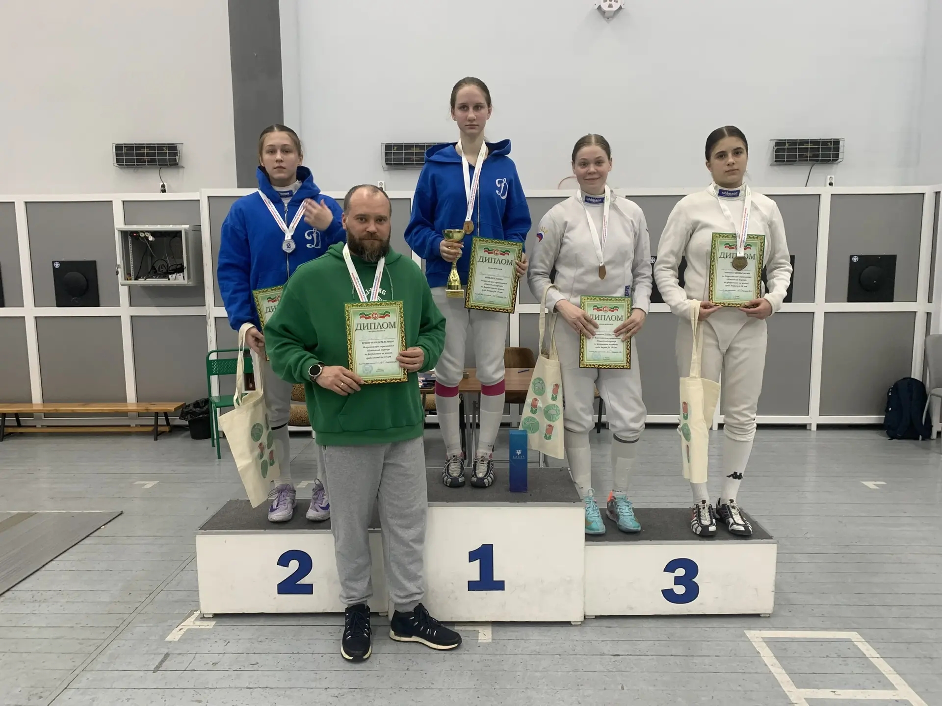 Иванова Софья в г. Казане завоевала бронзовую медаль Всероссийских соревнований по фехтованию "Новогодний турнир" среди юношей и девушек до 18 лет